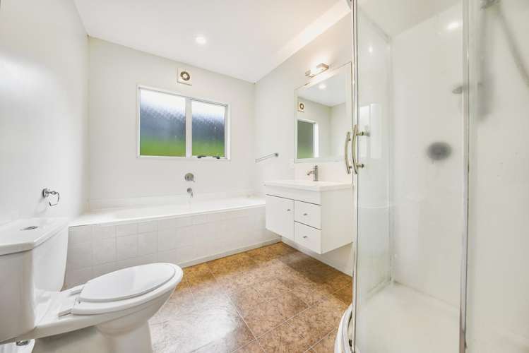 1A Highgrove Lane Totara Vale_11