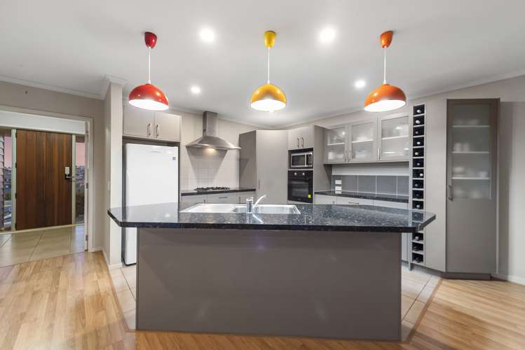 80 Farnborough Drive Grandview Heights_7