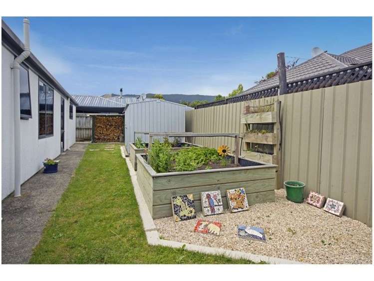 22 Maple Crescent Richmond_13