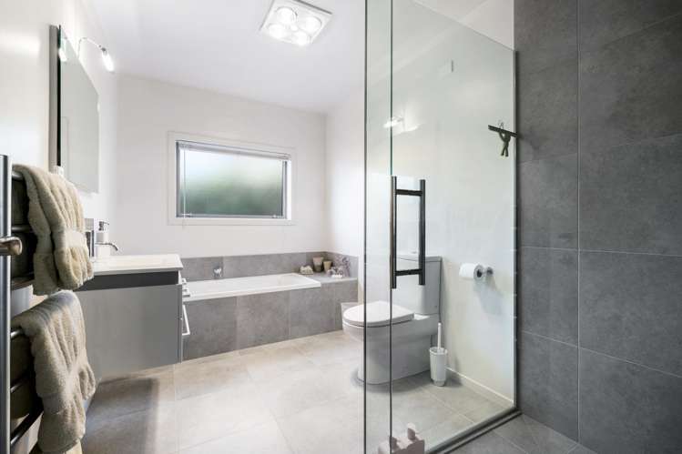 9 Matakauri Place Fernhill/Sunshine Bay_21