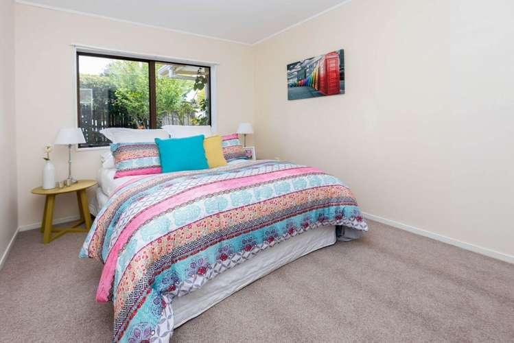 2/2 Channing Crescent Botany Downs_8