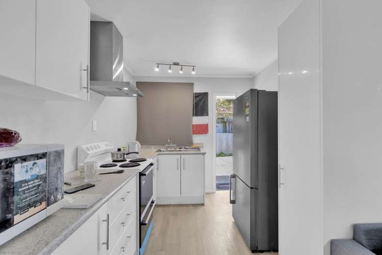 38A & 38B Anthony Crescent Bader_5