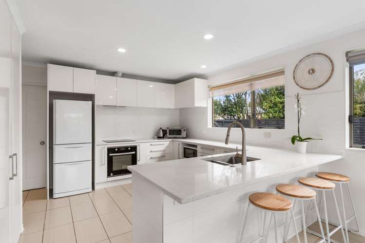 1A Charlenne Close_5