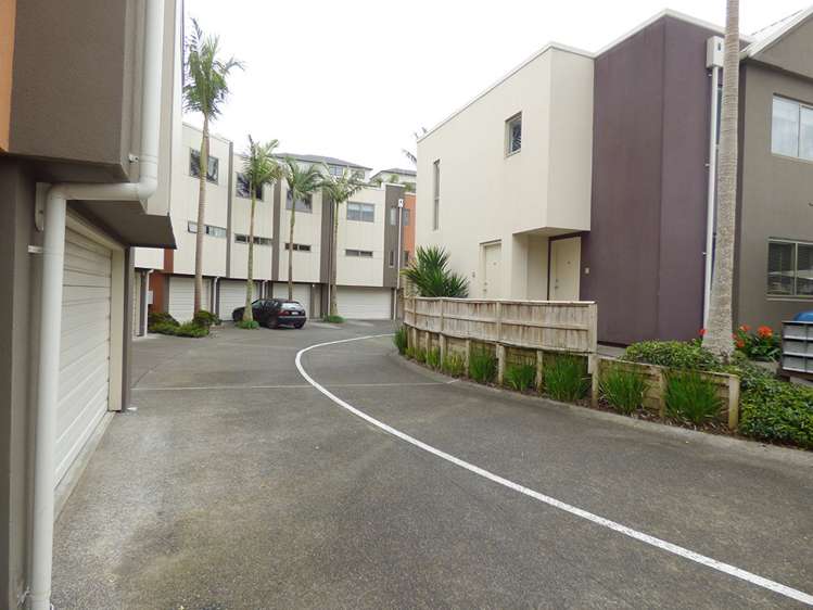 36b/21 Hunters Park Drive Three Kings_11