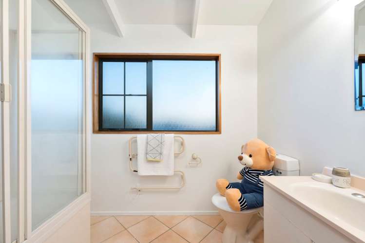 8a Longburn Road Henderson_21