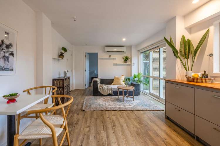 52 Crescent Road East Ostend_12