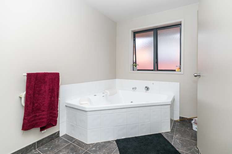 12 Wiltshire Drive Huntington_16