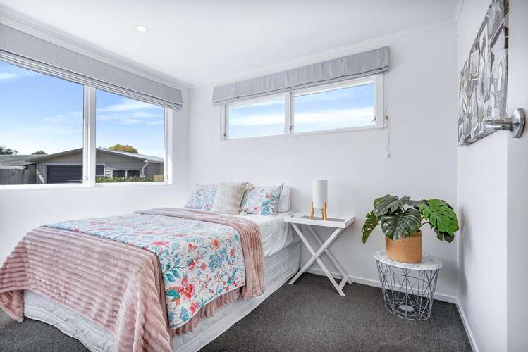 24 Ashurst Avenue Pukete_12