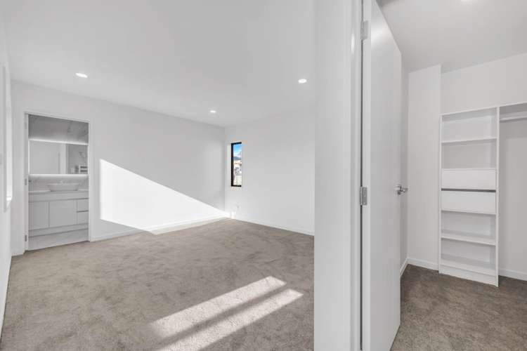 6 Ballyliffin Drive Flat Bush_11