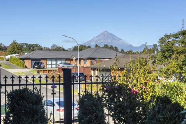 Modern Home In Great Location - Vendors Relocating!