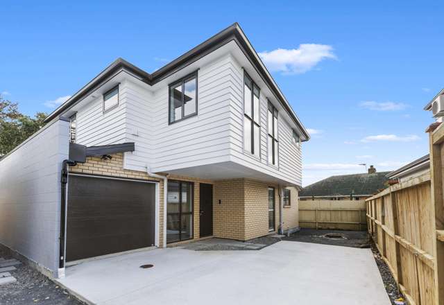 Modern 5-Bedroom Home for Families