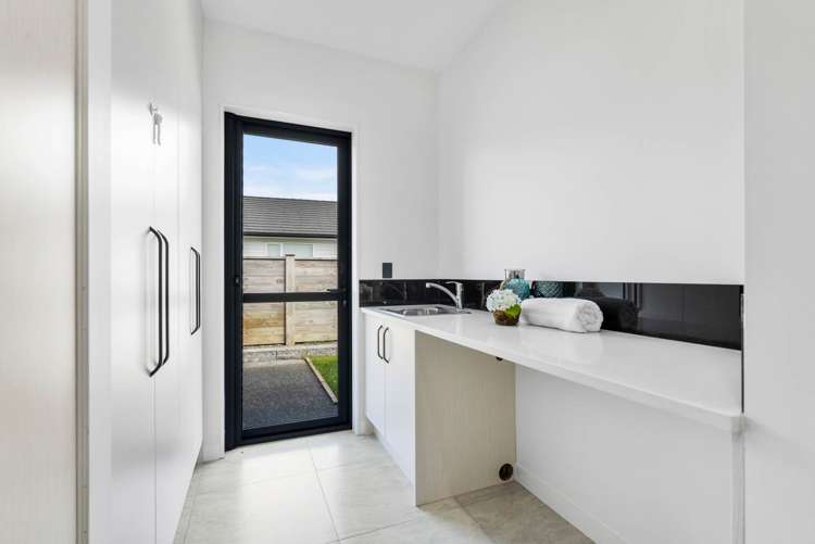 14 Leebank Crescent Riverhead_26