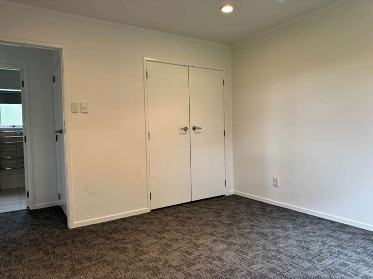 1/16 Burch Street Mount Albert_6