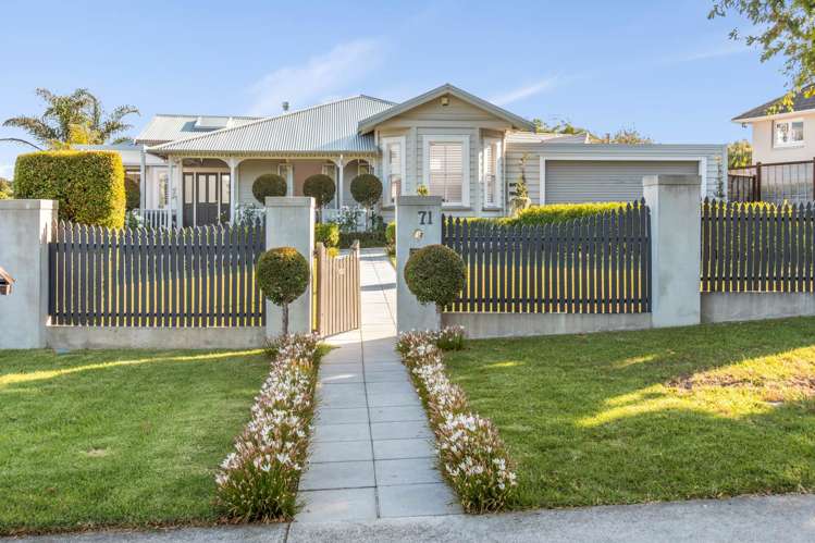 71 Beach Road Mellons Bay_40