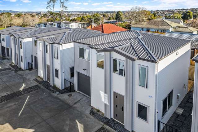 Brand New Freestanding Homes - Motivated vendors!