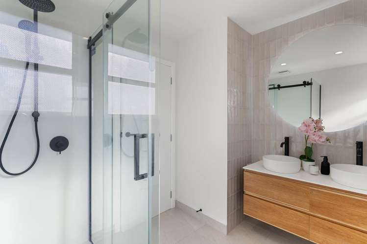 8 Surat Place Glen Eden_19