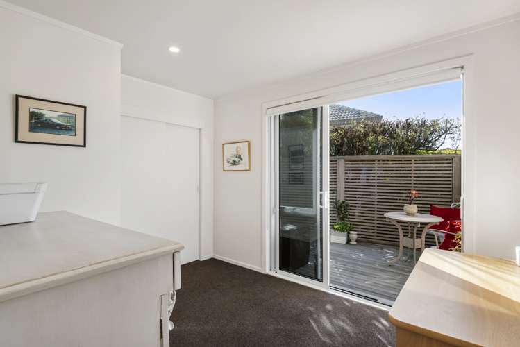 2/28 Beach Road Castor Bay_13