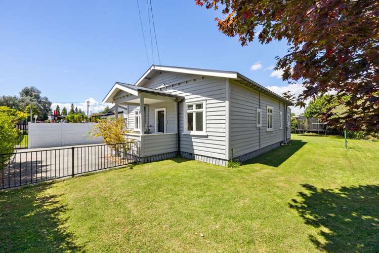 102 Naylor Street Hamilton East_25