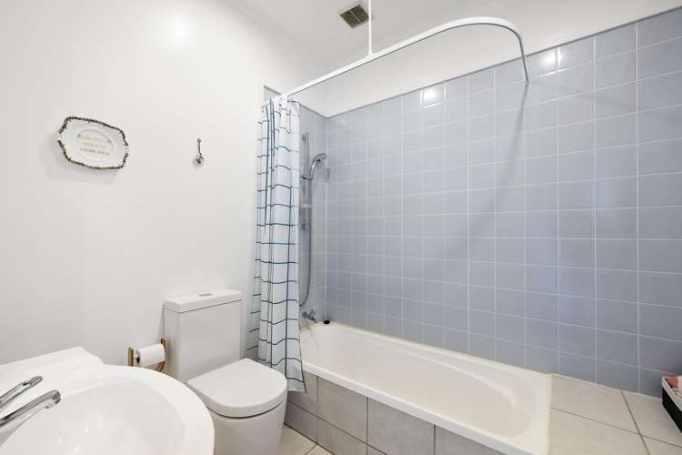 77 Sidlaw Street Strathmore Park_13