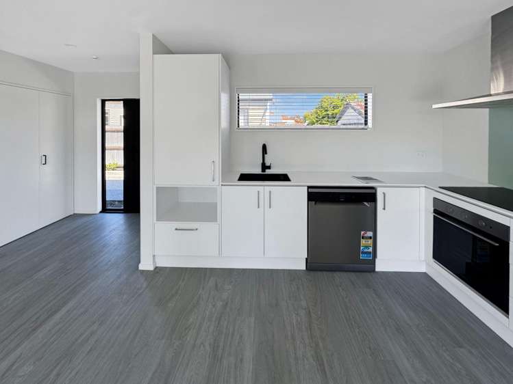 711C Worcester St Linwood_3