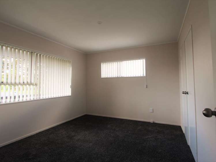 1/2 Kennington Drive Clendon Park_10