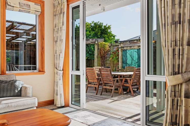 16 Thistlewood Avenue Hamilton East_13