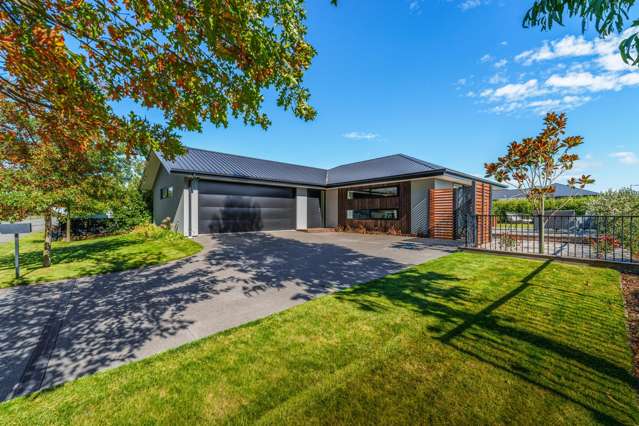 Stylish Living Opposite Foster Park