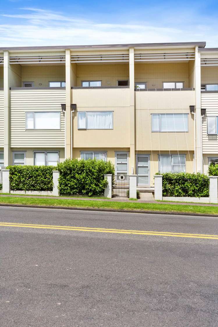 5/11 Ray Small Drive Papakura_24