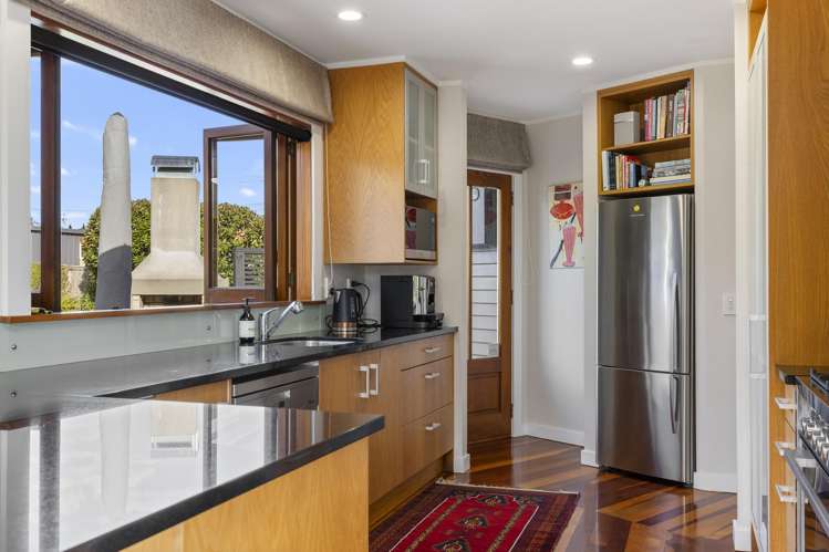 26 Kiwi Street Bird Area_13