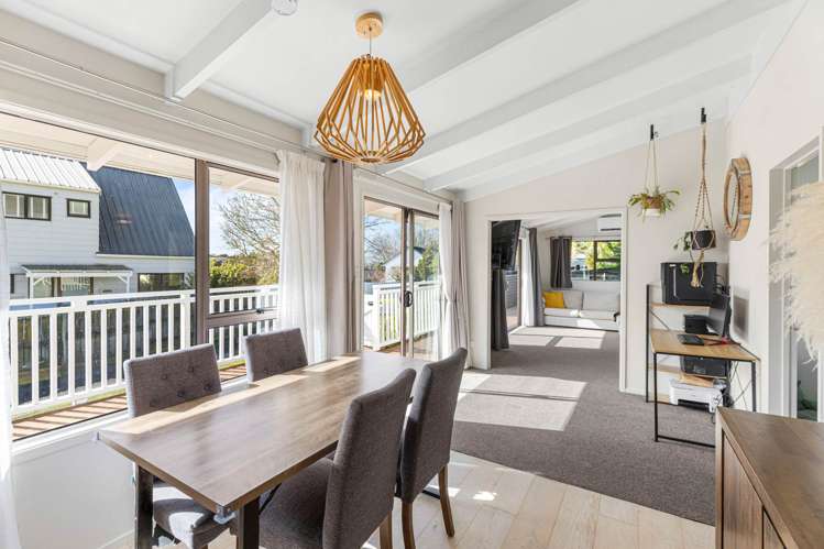 8 Dobell Road Stanmore Bay_5