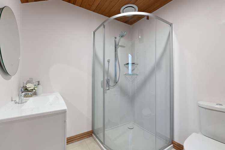 732 Peninsula Road Kelvin Heights_16