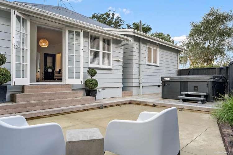 107 Beach Road Mellons Bay_7