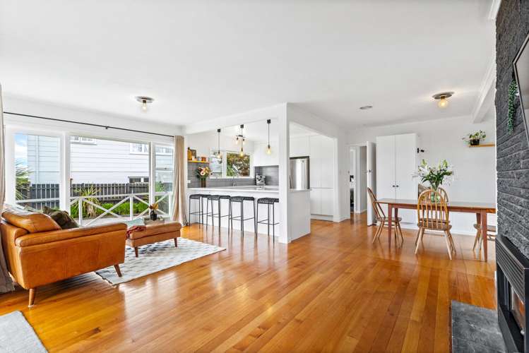 85 Tiroroa Avenue Te Atatu South_1