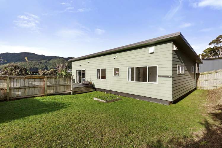 8 Hastings Grove Wainuiomata_17
