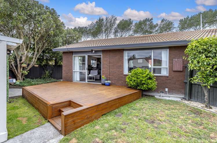 2/11 Hersham Place_0