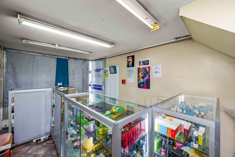 Unit J/11 Beach Road City Centre_6