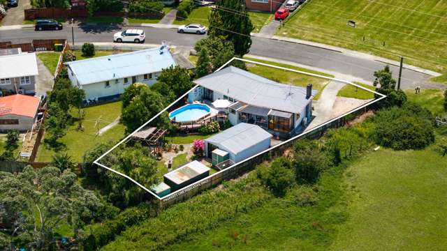 Cul-de-Sac Privacy Meets Parkside Pool Living