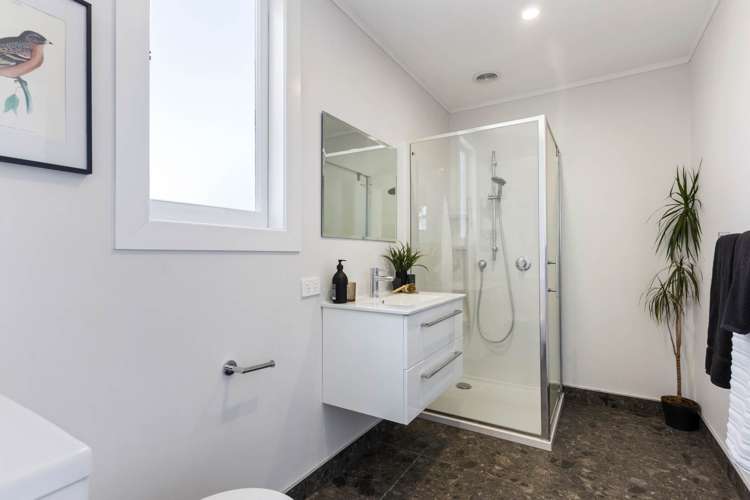 1584 Great North Road Waterview_10