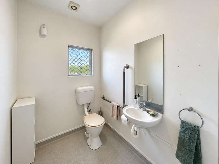 5/2 Amera Place Huntington Park_13