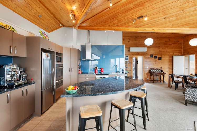 1357 East Coast Road Whakatiwai_7