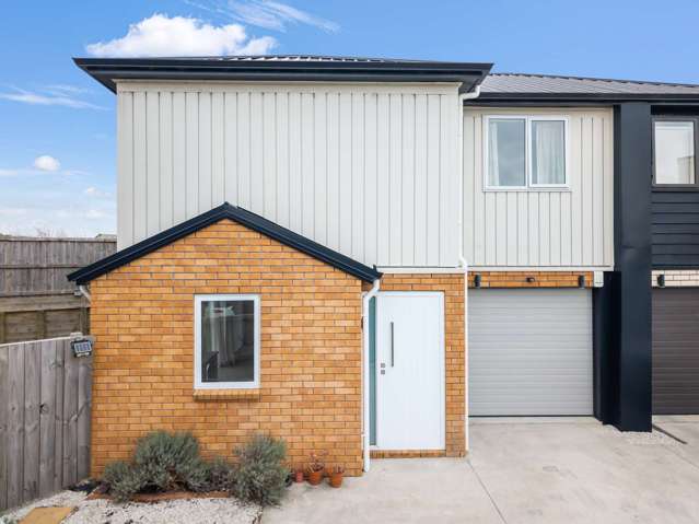 2/8 Mila Paige Close Glenview_2