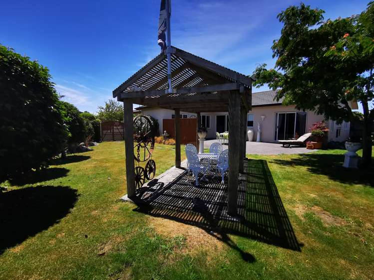 16 Heynes Place Clive_7