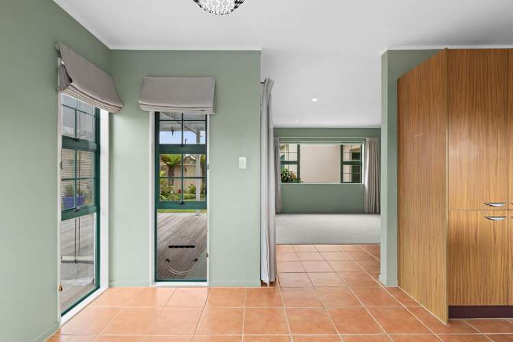 199 Frimley Oaks Frimley_17