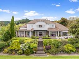 Jewel in the Crown at Kawakawa Bay