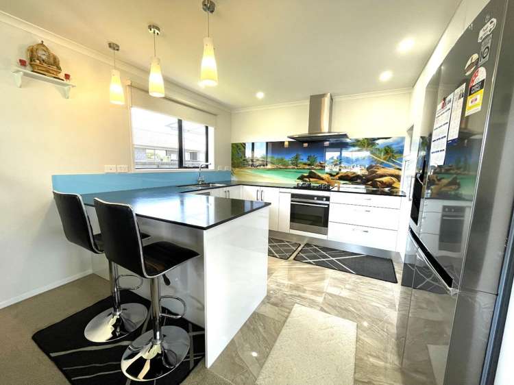 26 Honeyfield Drive 10861_3