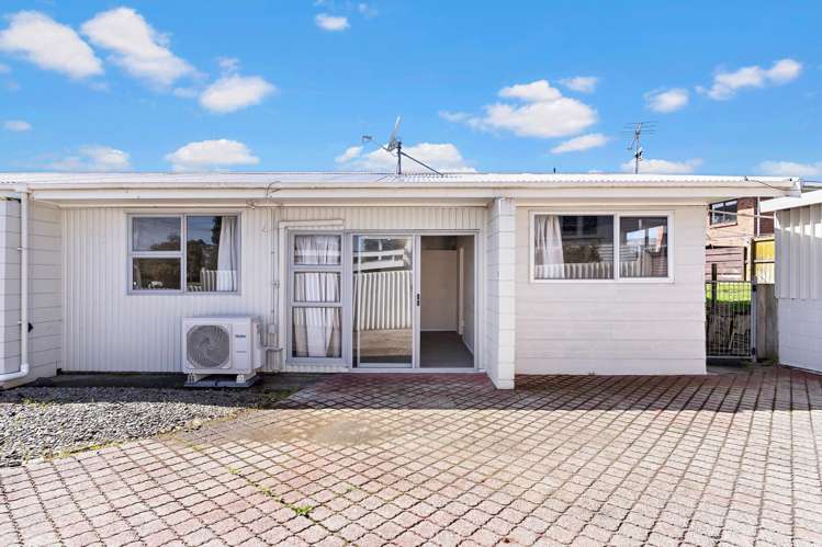 1 and 2/49 Orams Road, Manukau Hill Park_15