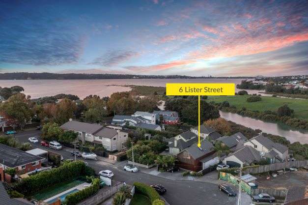 6 Lister Street in Point Chevalier, Auckland