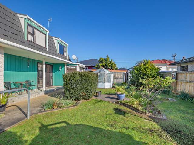 633a Queen Street East Levin_1