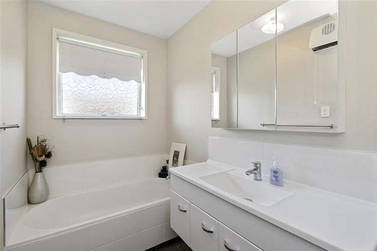 2/124 Lake Terrace Road Burwood_5