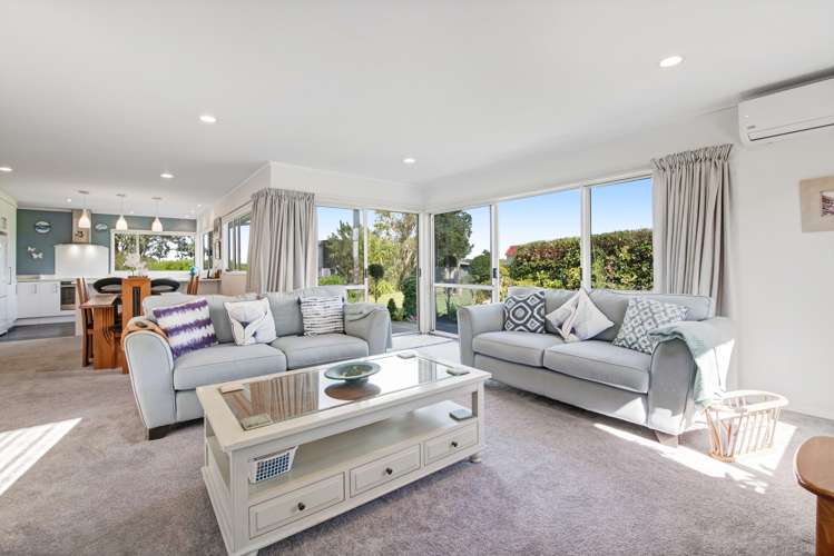 896 Whangaparaoa Road Manly_11